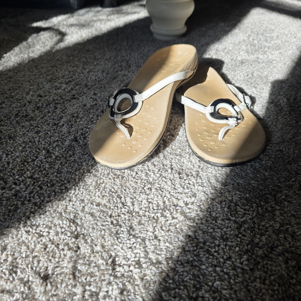 Vionic Tan and White Women's Sandals